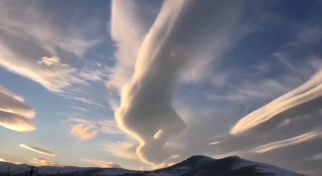 Gökyüzüne bakan şaştı kaldı! Depremin habercisi mi? Akşam saatlerinde ortaya çıktı, 45 dakika kaldı 3